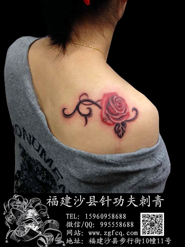 点击大图看下一张：女性肩部玫瑰花纹身