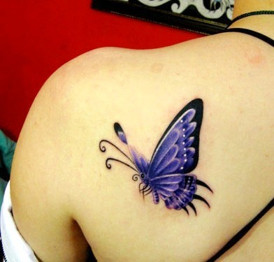 点击大图看下一张：时尚个性的肩部蝴蝶刺青图3