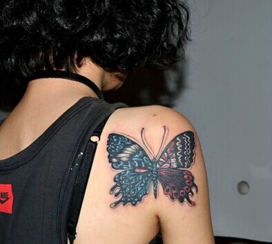 点击大图看下一张：时尚个性的肩部蝴蝶刺青图6