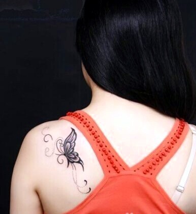 点击大图看下一张：时尚个性的肩部蝴蝶刺青图8