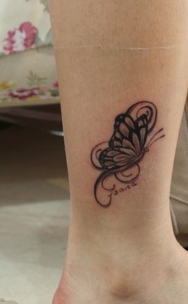 点击大图看下一张：脚踝漂亮小巧的蝴蝶纹身图4