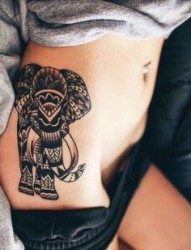 腿部美丽漂亮的大象纹身图案
