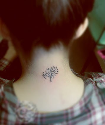 点击大图看下一张：唯美的小树纹身图4