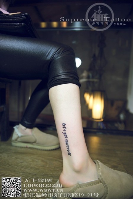 点击大图看下一张：个性女生小腿纹身
