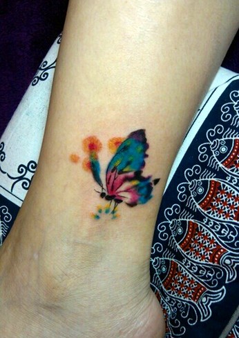 点击大图看下一张：漂亮唯美的脚踝蝴蝶刺青图3