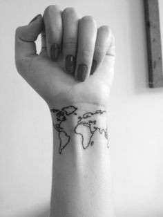 点击大图看下一张：在手腕处纹身地图带你走遍世界各地图2