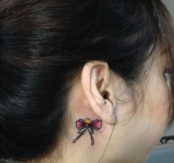 点击大图看下一张:女生性感而灵巧的蝴蝶结图2