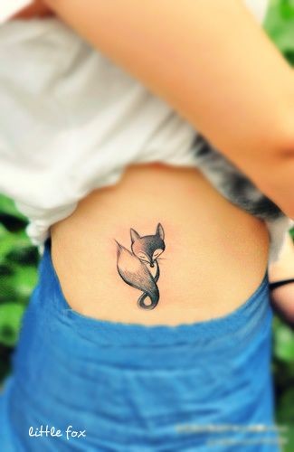 点击大图看下一张：侧腰上漂亮可爱的小狐狸纹身图案