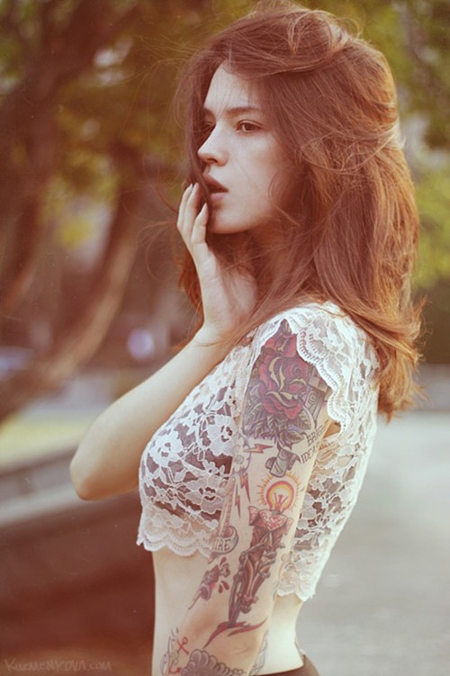 点击大图看下一张：唯美漂亮的女生肩膀纹身
