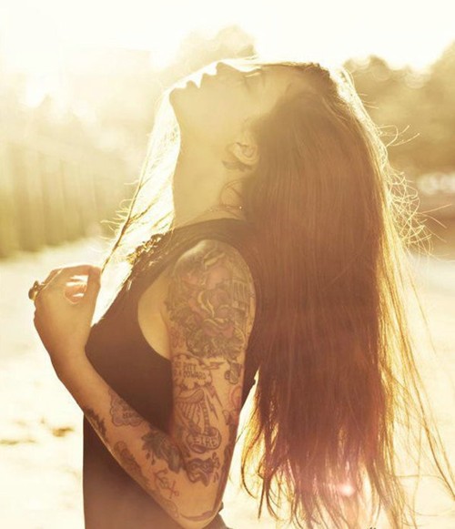 点击大图看下一张：唯美漂亮的女生肩膀纹身图5