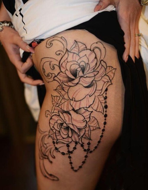 点击大图看下一张：漂亮的花朵女生大腿纹身