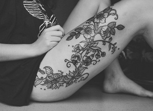 点击大图看下一张：漂亮的花朵女生大腿纹身图6