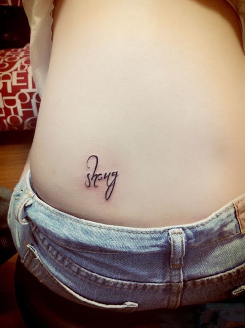 点击大图看下一张：简单小清新的腰部纹身图4