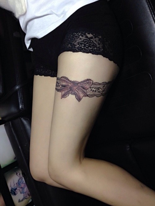 点击大图看下一张：漂亮的蝴蝶结女生大腿纹身图6