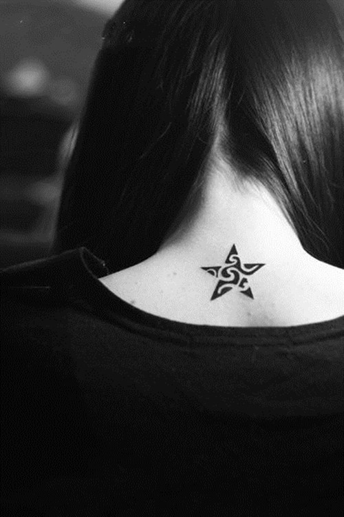 点击大图看下一张：闪烁的星星女生肩部纹身图4