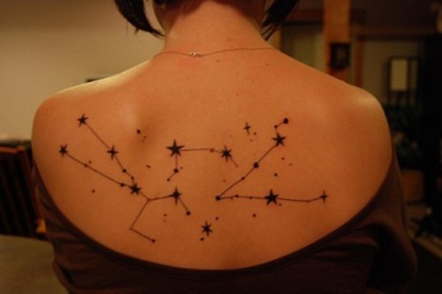 点击大图看下一张：闪烁的星星女生肩部纹身图3
