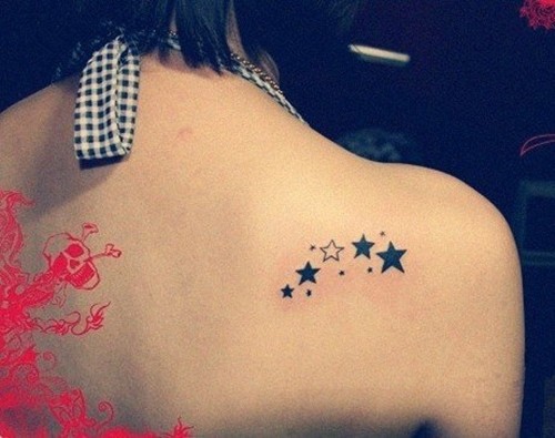 点击大图看下一张：闪烁的星星女生肩部纹身图7