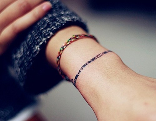 点击大图看下一张：时尚逼真的手链纹身图7