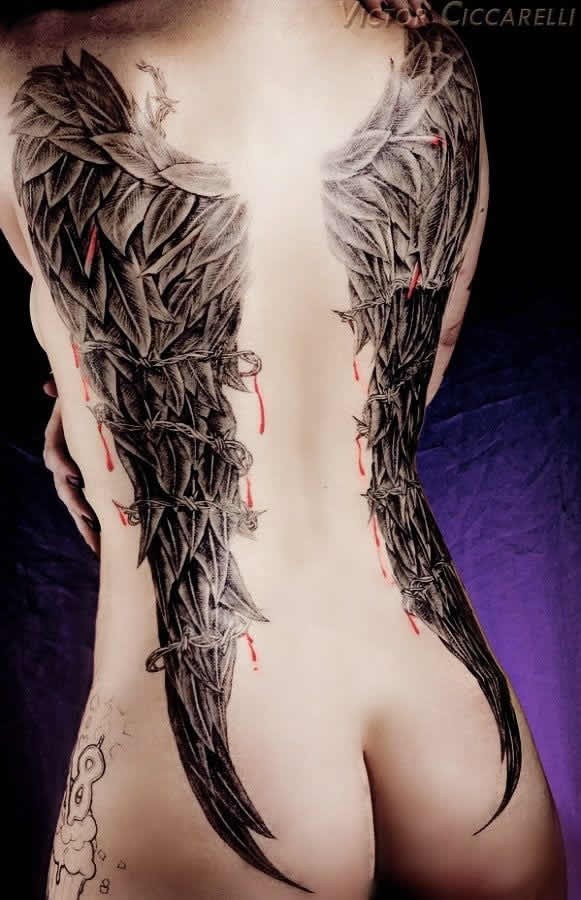 点击大图看下一张：女性背部大气的翅膀纹身图案图4