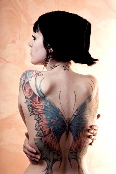 点击大图看下一张：美女背部一款漂亮的蝴蝶翅膀纹身图6
