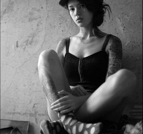 点击大图看下一张:俄罗斯美女纹身摄影作品展示图24