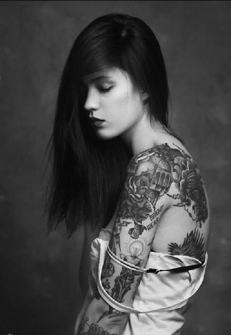 点击大图看下一张:俄罗斯美女纹身摄影作品展示图23