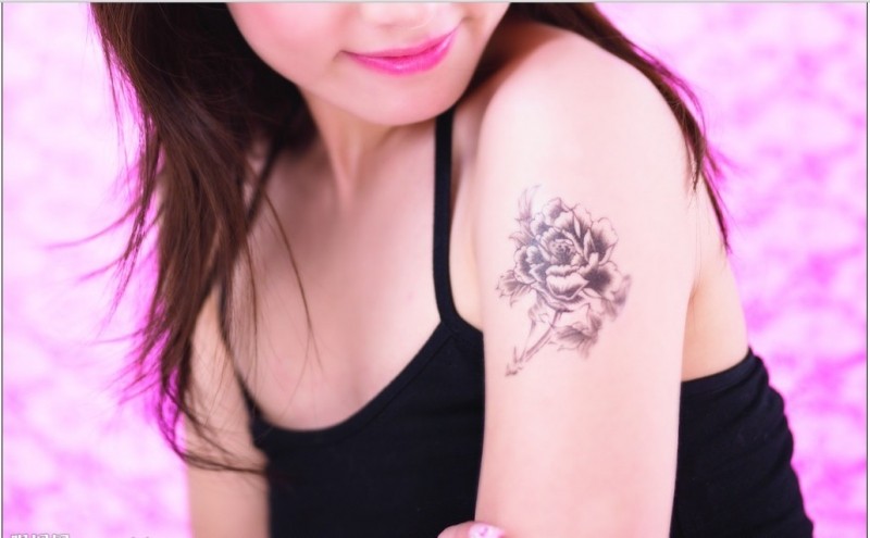 点击大图看下一张:俄罗斯美女纹身摄影作品展示图25