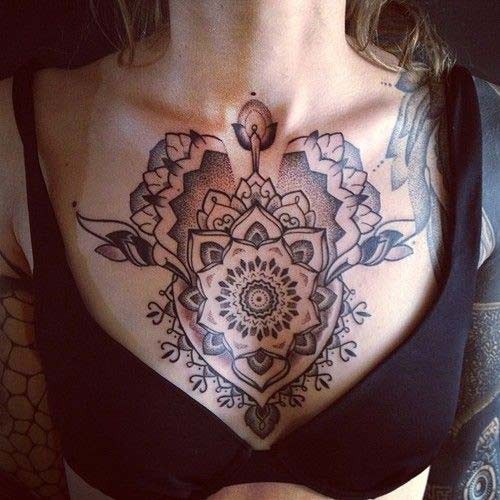 点击大图看下一张：女人胸部漂亮的纹身图案图3