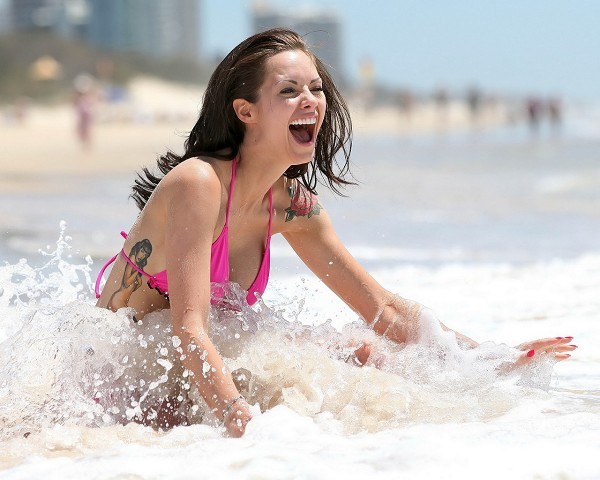 点击大图看下一张：看看大胸性感美女的纹身图5