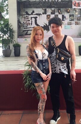 点击大图看下一张：马来西亚性感的美女纹身师图11