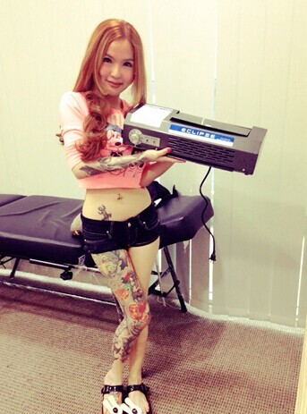 点击大图看下一张:马来西亚性感的美女纹身师图15