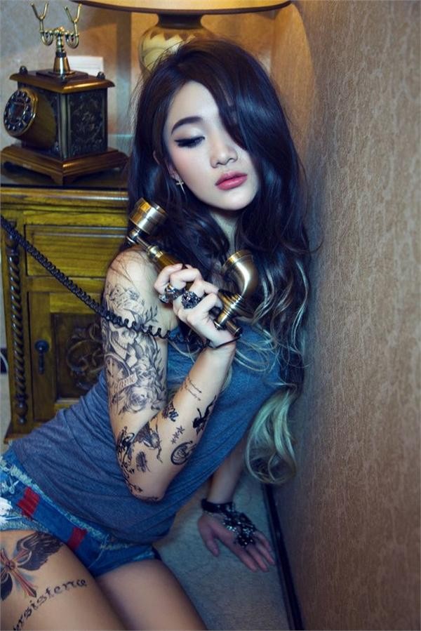 点击大图看下一张:90后超模王熙然纹身写真图14