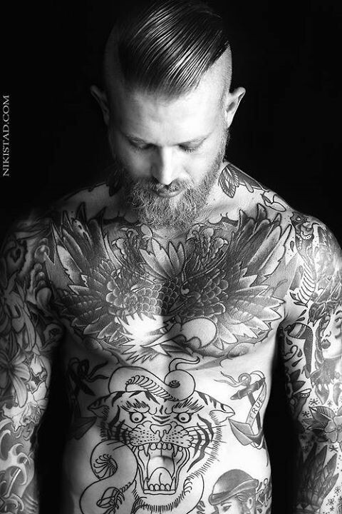 点击大图看下一张：欧美男士胸部帅气的纹身图6