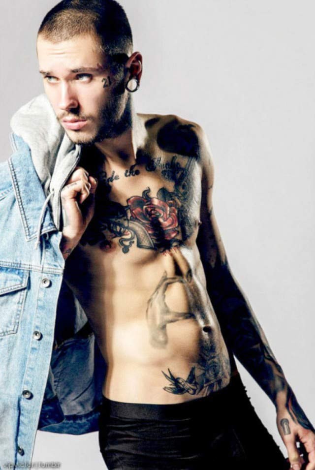 点击大图看下一张：欧美男士胸部帅气的纹身图7