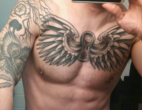 点击大图看下一张：男士胸部个性时尚的纹身图案图3