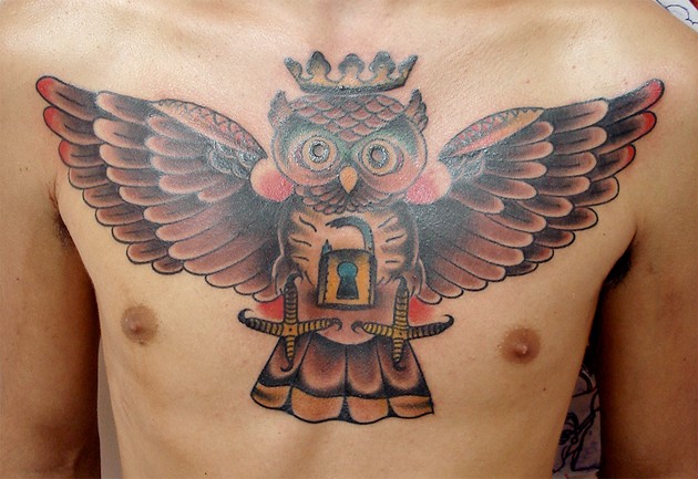 点击大图看下一张：男性胸部霸气的猫头鹰纹身图2