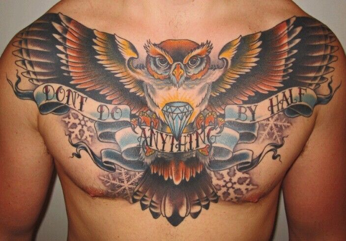 点击大图看下一张：男性胸部霸气的猫头鹰纹身图3