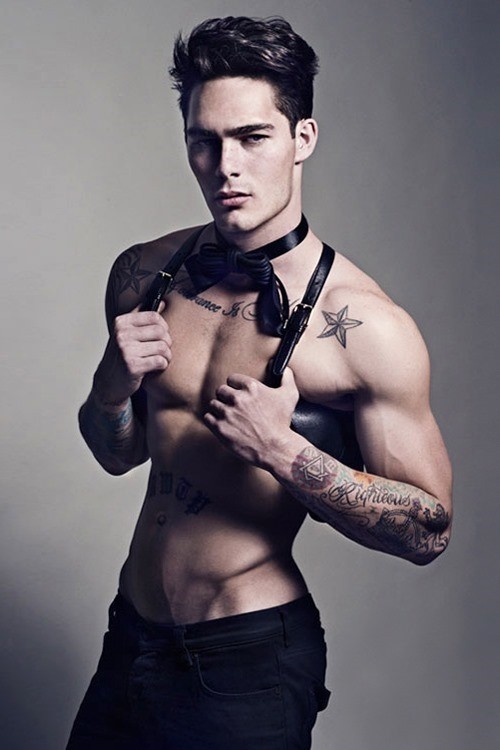 点击大图看下一张：阳光帅哥必备的“武器”图6