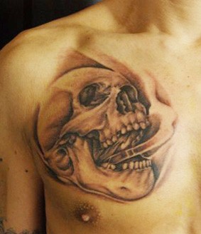 点击大图看下一张：男士胸部超级帅气的骷髅纹身图3