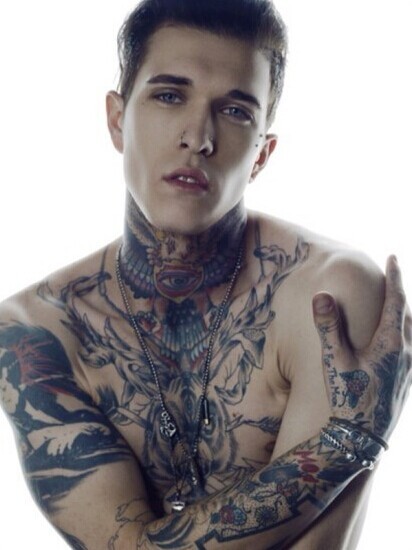 点击大图看下一张：时尚潮男演绎帅气纹身图3