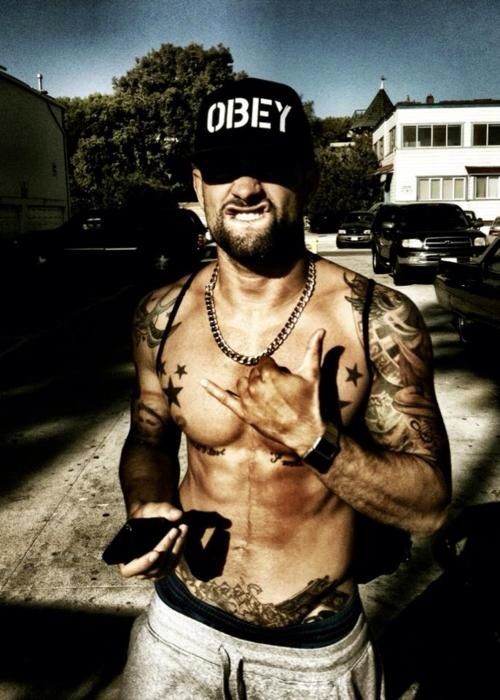 点击大图看下一张:男人就得拿得起放的下图3