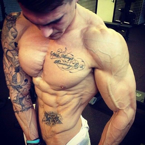 点击大图看下一张：烙印在欧美肌肉猛男身上的纹身艺术