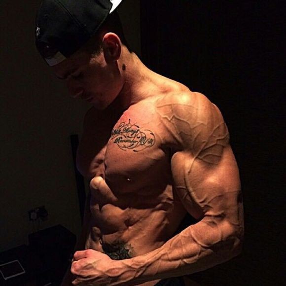 点击大图看下一张:烙印在欧美肌肉猛男身上的纹身艺术图2