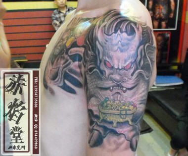 点击大图看下一张：纹身师的纹身作品