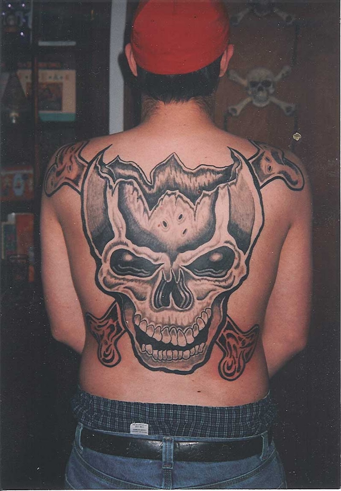 点击大图看下一张：时尚的骷髅满背纹身图3