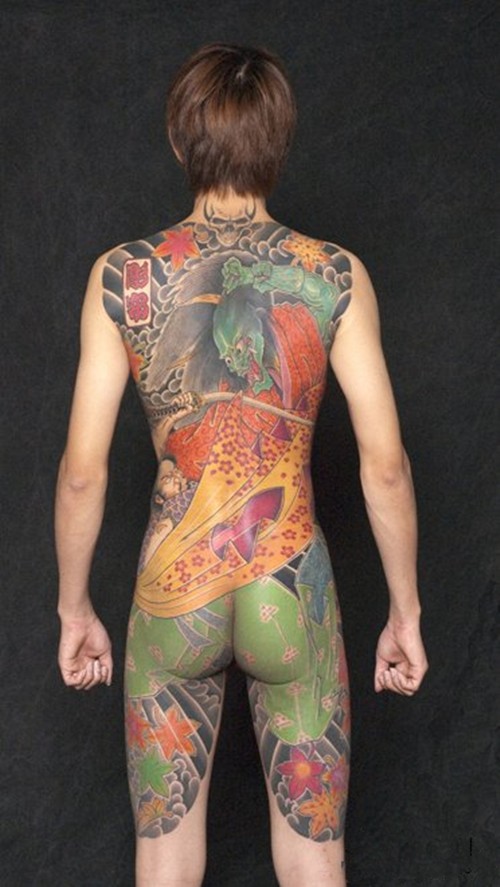 点击大图看下一张：日式经典全甲纹身