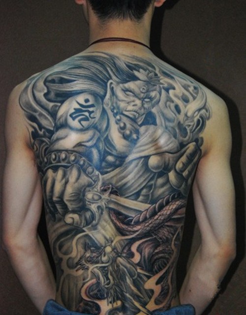 点击大图看下一张:满背霸气不动明王纹身图4