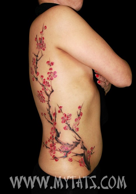 点击大图看下一张：纹身艺术家露西的腹部纹身作品图2
