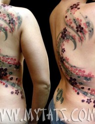 纹身艺术家露西的背部纹身作品
