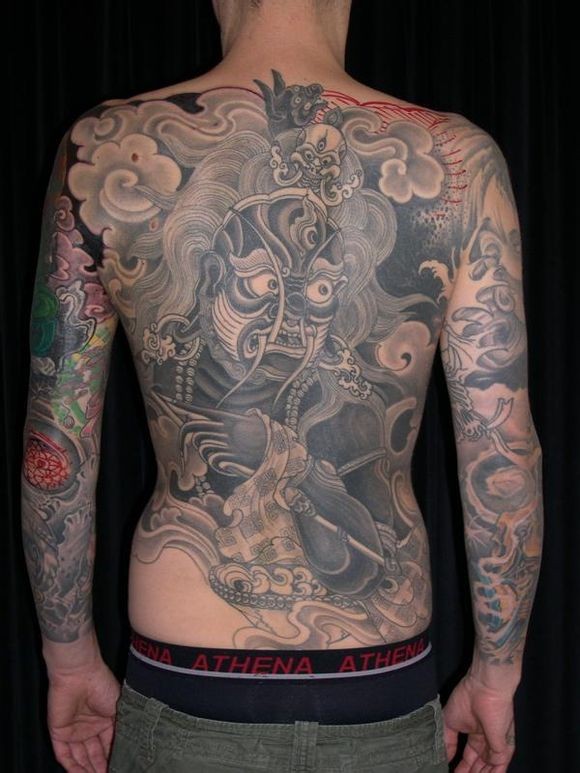 点击大图看下一张：JONDIX的好友的背部纹身作品图5